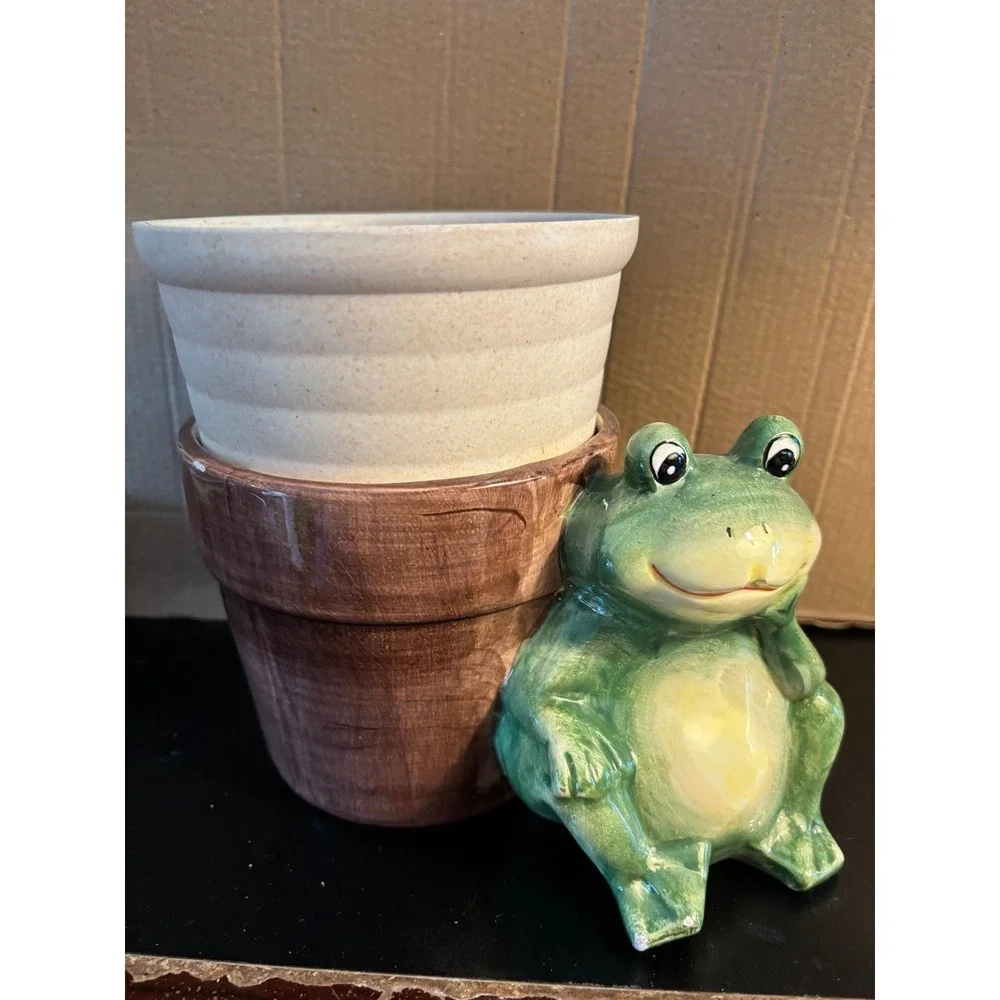 Green Frog Handcrafted Flower Pot Ceramic Planter Frogs